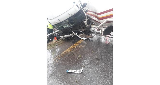 LPG tankeri direğe çarptı, facianın eşiğinden dönüldü