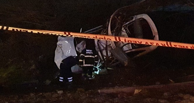 Hatay’da otomobil elektrik direğine çarptı: 1 ölü, 3 yaralı