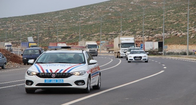 BM’nin 20 araçlık yardım konvoyu Suriye’ye geçiş yaptı