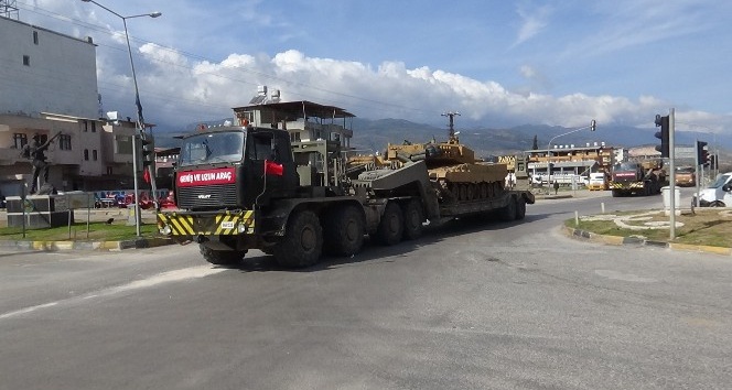 Suriye sınırına obüs sevkiyatı