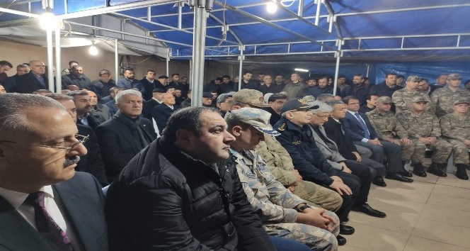 Bakan Akar’dan şehit ailesine taziye ziyareti