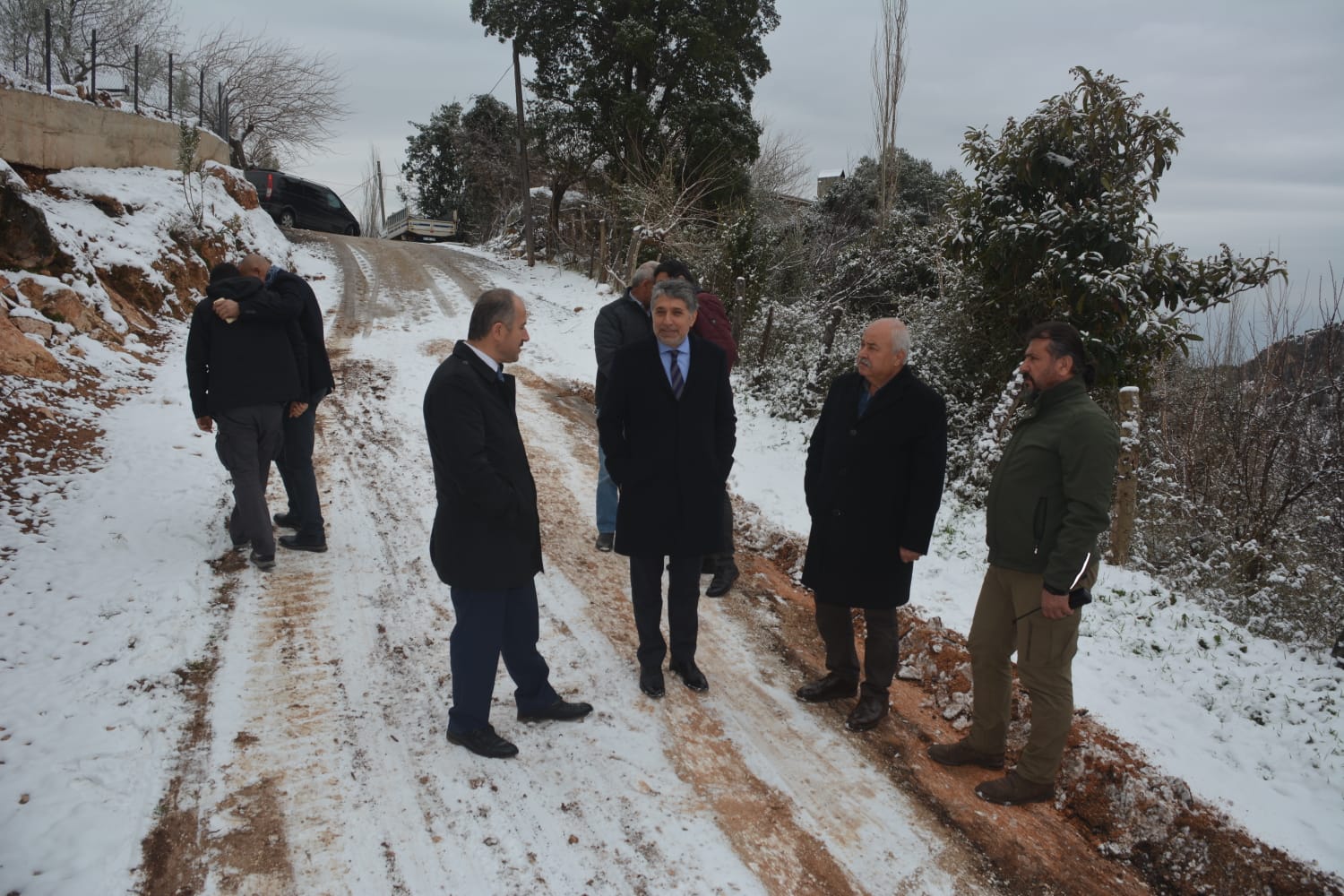 KAR YAĞIŞI İLE KAPANAN YOLLARA  KIRIKHAN BELEDİYESİ TARAFINDAN AÇILDI