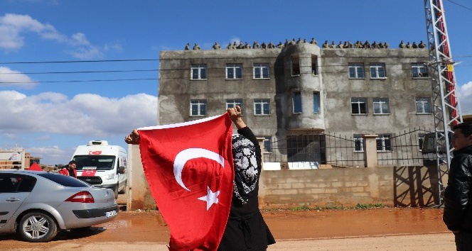 Servis şoförlerinden Mehmetçiğe konvoylu destek
