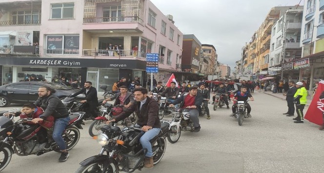 Şehitler için yürüyüş ve motosiklet konvoyu