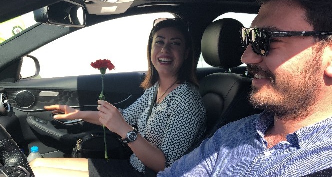 İskenderun polisinden Kadınlar Günü kutlaması