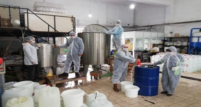 Payas Mesleki ve Teknik Anadolu Lisesi günde 10 ton dezenfektan üretiyor
