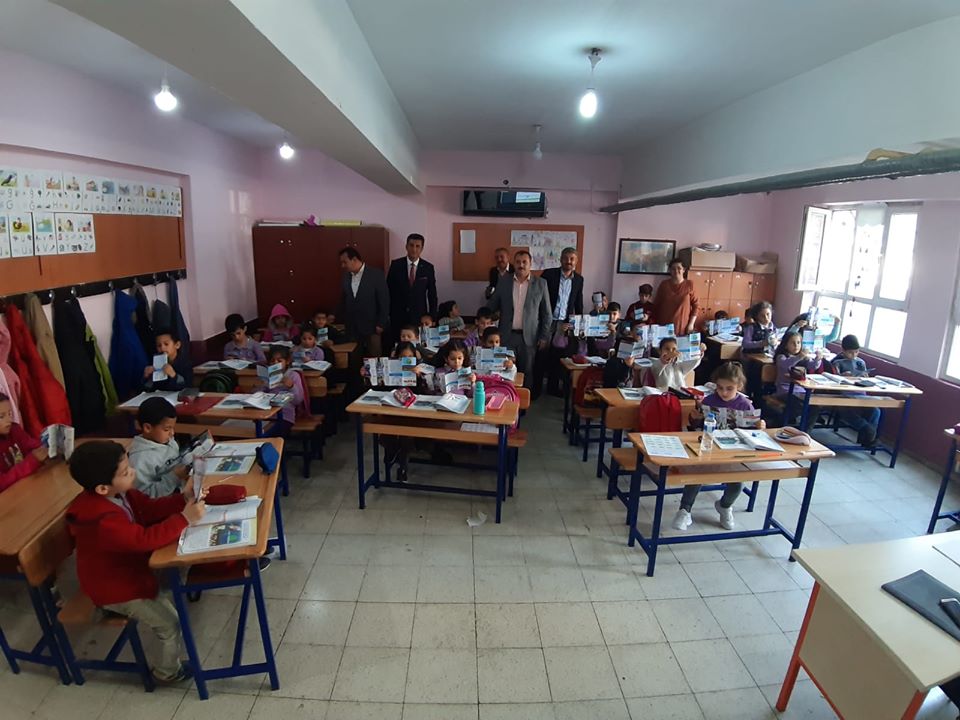 KIRIKHAN BELEDİYESİ 6000 ÖĞRENCİYE DEPREM BROŞÜRÜ DAĞITIMI YAPTI