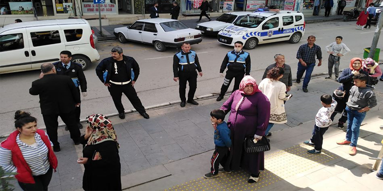 Zabıta Ekipleri Bir Buçuk Metre Kuralı Konusunda Uyardı