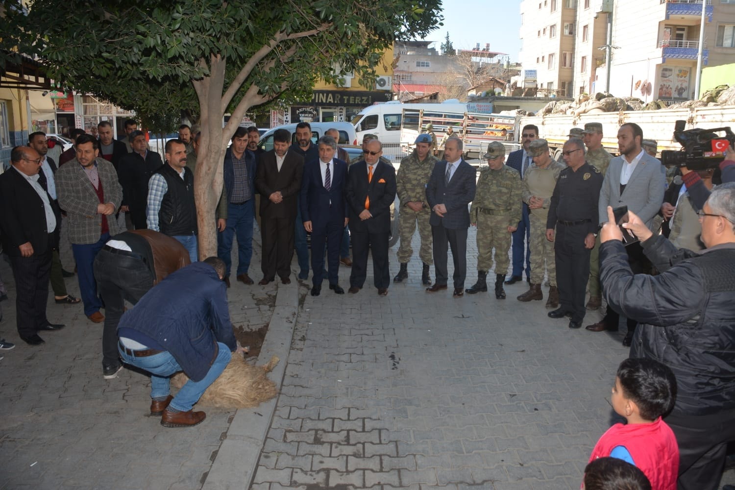 KIRIKHAN’DA MEHMETÇİKLERE KURBAN KESİLİP DUA EDİLDİ