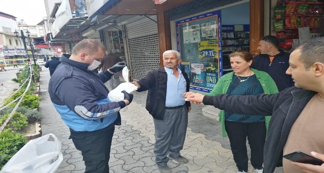 Samandağ Belediyesi maske dağıtımına başladı