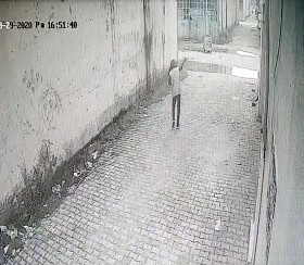 Paraları çalıp “tekrar geleceğim” işareti yaptı, yakalanıp tutuklandı