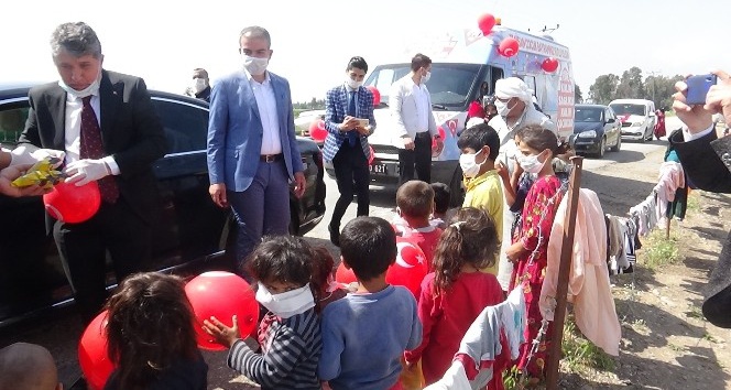 Kırıkhan’da 23 Nisan’da çadırda yaşayan çocuklarda unutulmadı