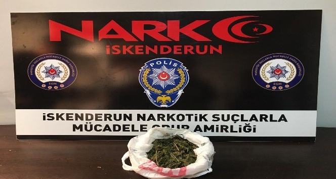 Şüpheli araçtan uyuşturucu çıktı