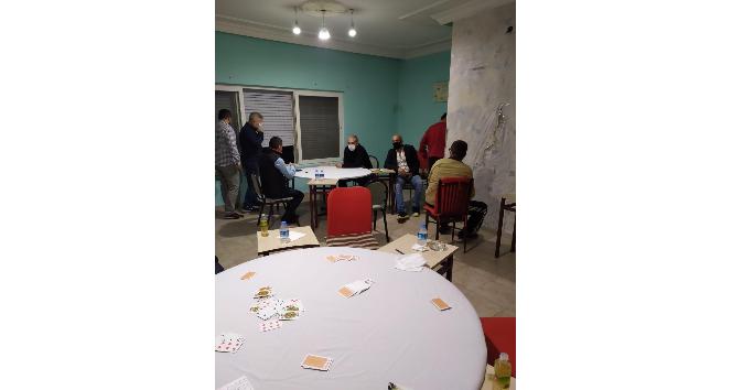 Evde kumar oynarken basıldılar