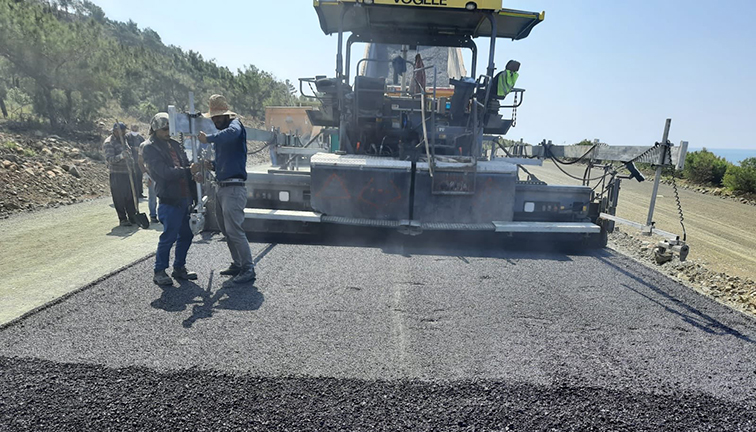 ARSUZ-SAMANDAĞ YOLU ASFALT ÇALIŞMALARI BAŞLADI