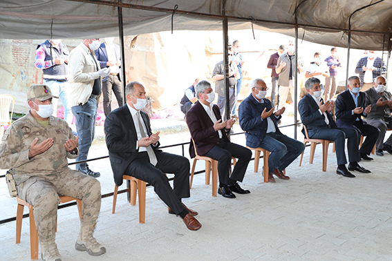 Vali Doğan Kırıkhan’lı Şehidin Ailesini Ziyaret Etti