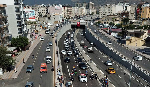 İSKENDERUN BATTI-ÇIKTI ULAŞIMA KAPATILDI