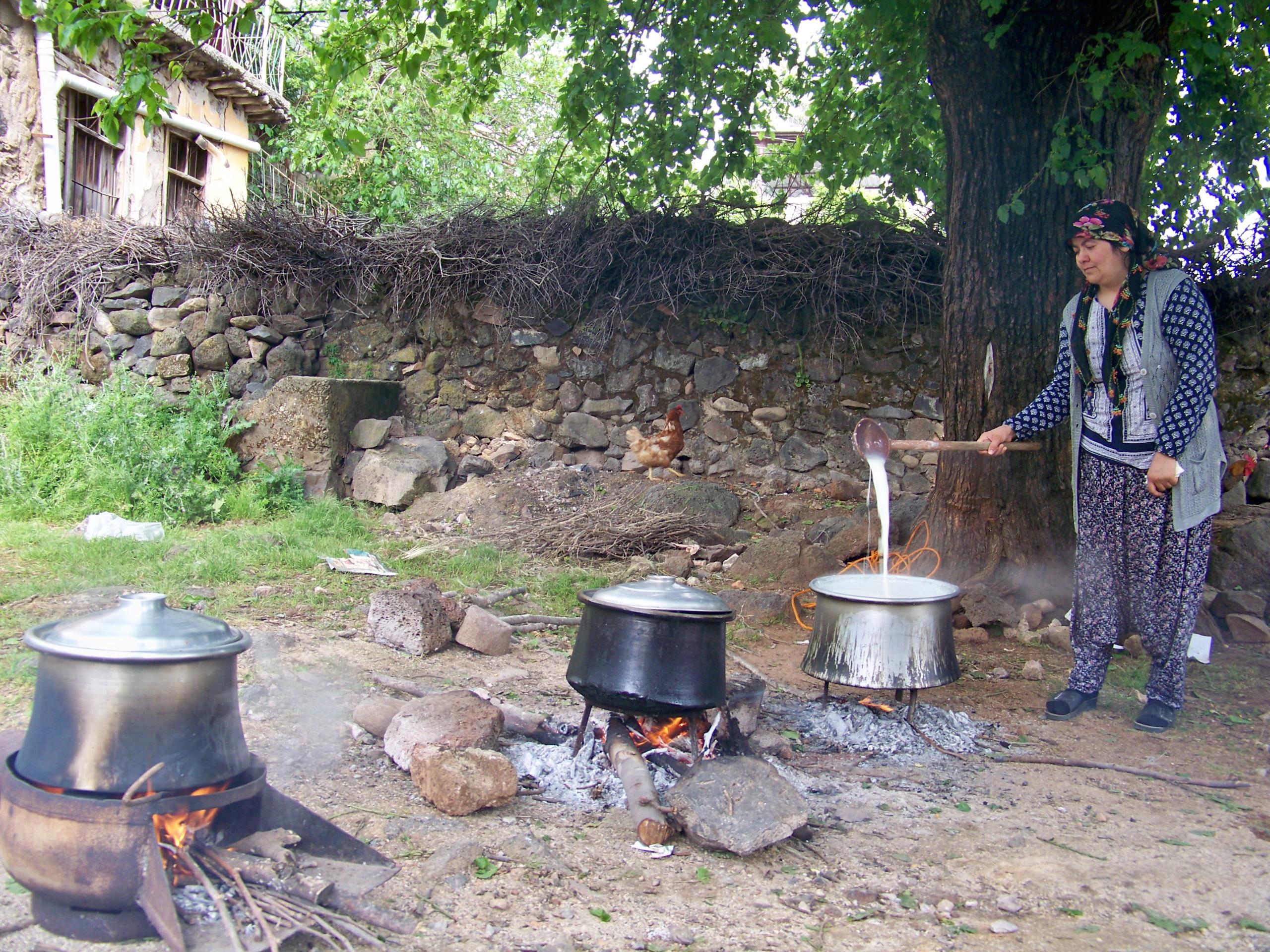 KORONAVİRÜS SALGINI, ESKİ GELENEKLERİ TEKRAR CANLANDIRDI
