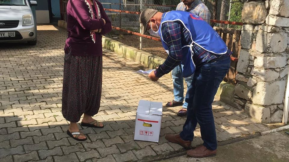 İSKENDERUN BELEDİYESİNİN GIDA YARDIMLARI DEVAM EDİYOR