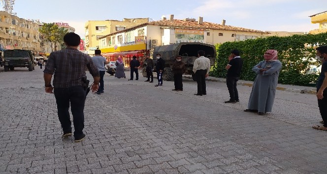 Hatay’da Suriyelilerin ATM kuyruğu