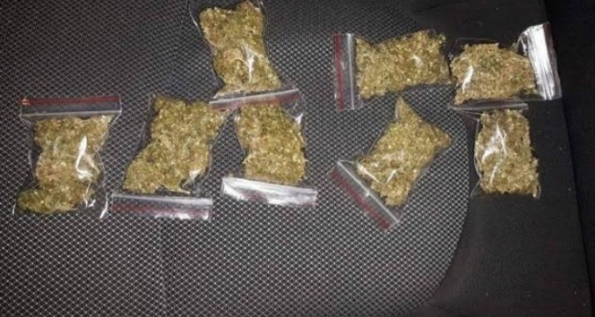 Motosikletli şahısların üzerinden 400 gram uyuşturucu madde çıktı