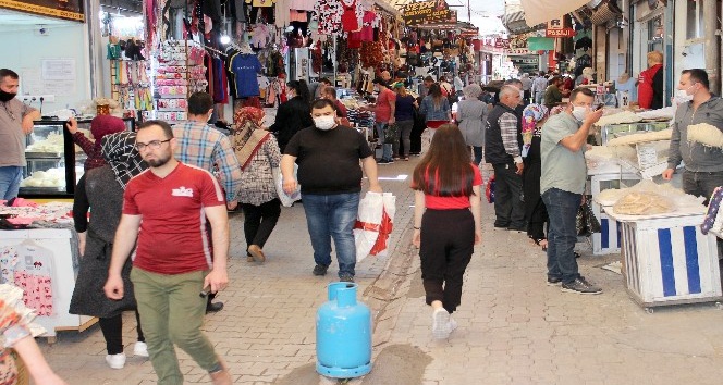 Tarihi Uzun Çarşı’da Ramazan hareketliliği