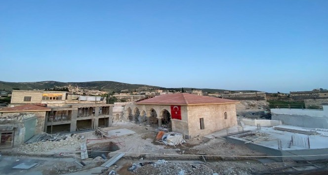 Suriye’de bombalanan cami ve türbeler Türkiye tarafından onarılıyor