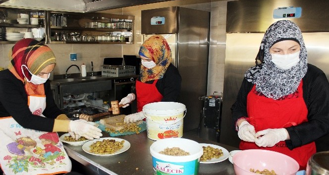 Hataylı kadınlar koronaya rağmen üretmeye devam ediyor