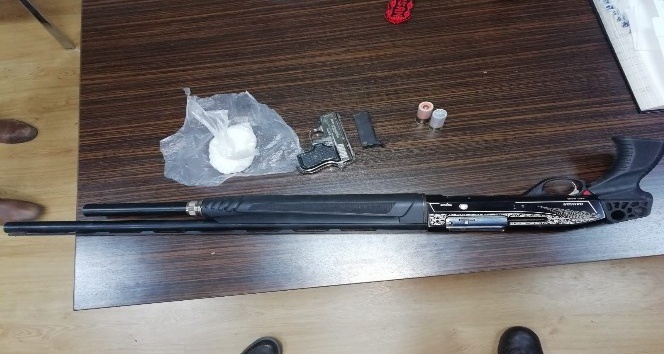 Kırıkhan’da şüpheli araçtan uyuşturucu çıktı