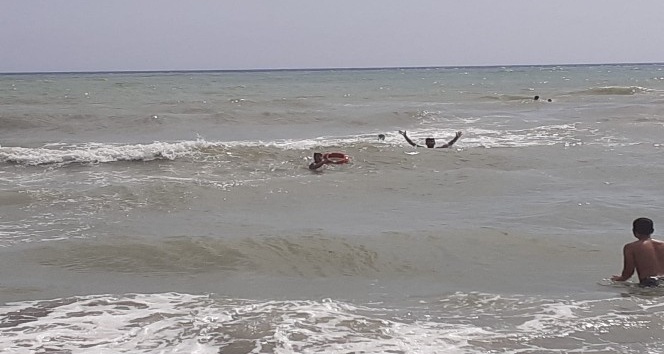 Samandağ’da 1 günde 6 kişi boğulma tehlikesi geçirdi