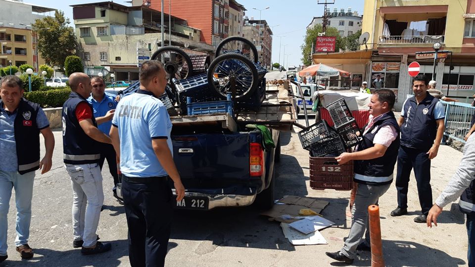 BELEDİYE ZABITA VE EMNİYET MÜDÜRLÜĞÜ EKİPLERİ SEYYAR KARPUZ SATICILARINA GEÇİT VERMİYOR