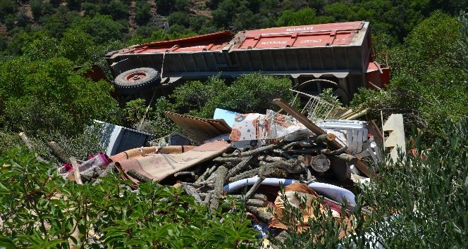 Kırıkhan’da Traktör şarampole yuvarlandı: 1 ölü, 1 yaralı