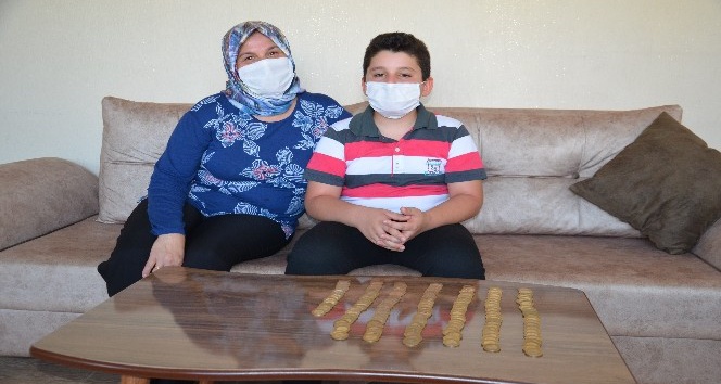 10 yaşındaki çocuk, tablet almak için biriktirdiği parayı Mehmetçik Vakfı’na bağışladı