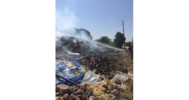 Kırıkhan’da saman balyaları yandı