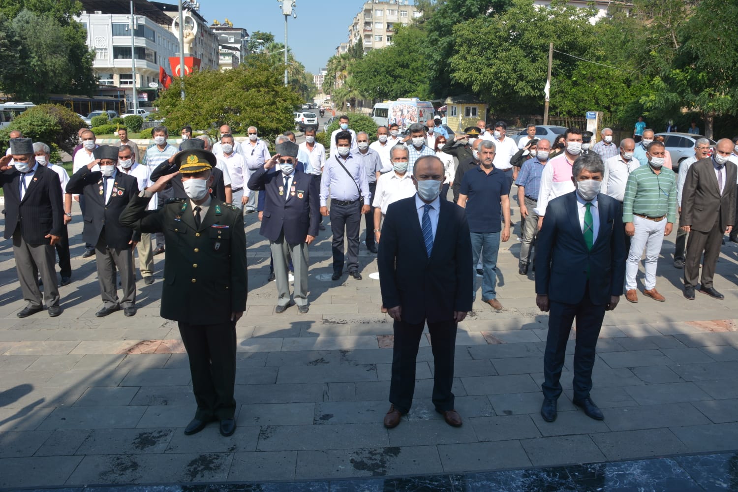 TÜRK ASKERİNİN KIRIKHAN’A GİRİŞİNİN 82.YIL DÖNÜMÜ ÇELENK KOYMA TÖRENİ İLE KUTLANDI