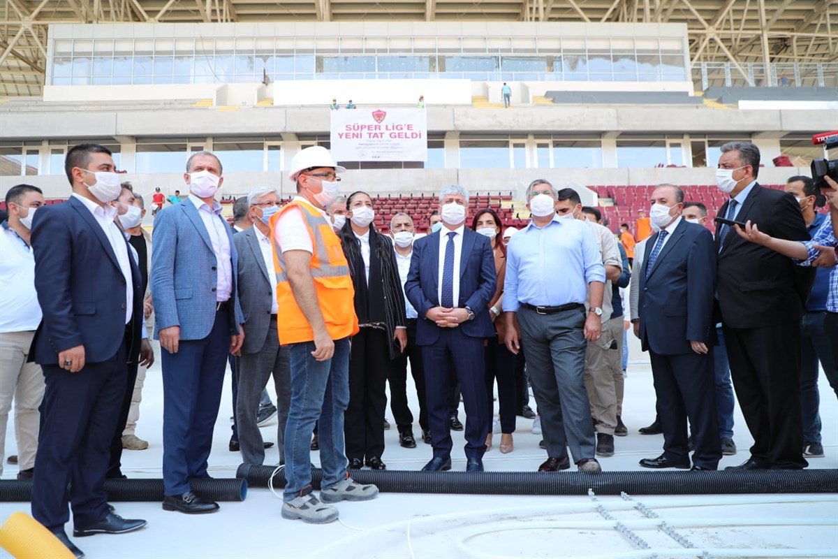 Hatay Valisi Rahmi Doğan ve Milletvekilleri stat inşaatını inceledi