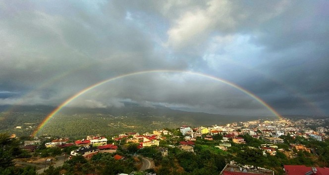 İskenderun’da yaz yağmuru hayatı olumsuz etkiledi
