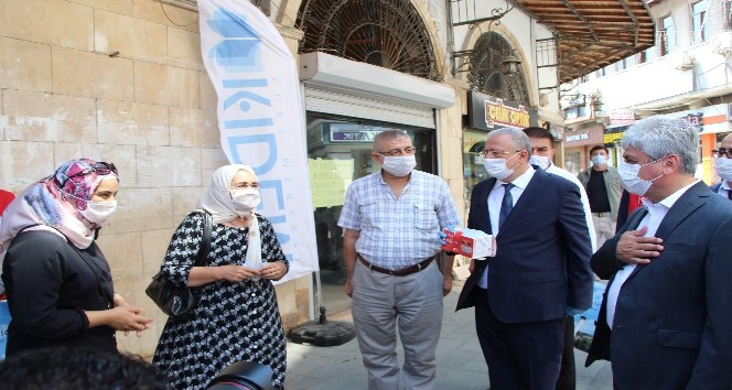 Vali Doğan: “Virüsle bilinen tek mücadele maske ve mesafe”