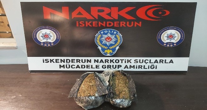 İskenderun’da şüpheli şahısların üzerinde 3 kilo 800 gram uyuşturucu yakalandı