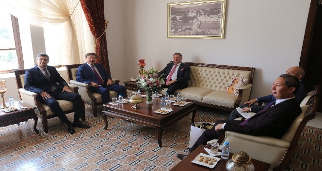 Başkan Lütfü Savaş, büyükelçileri ağırladı