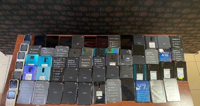 İskenderun’da 63 adet kaçak cep telefonu ele geçirildi
