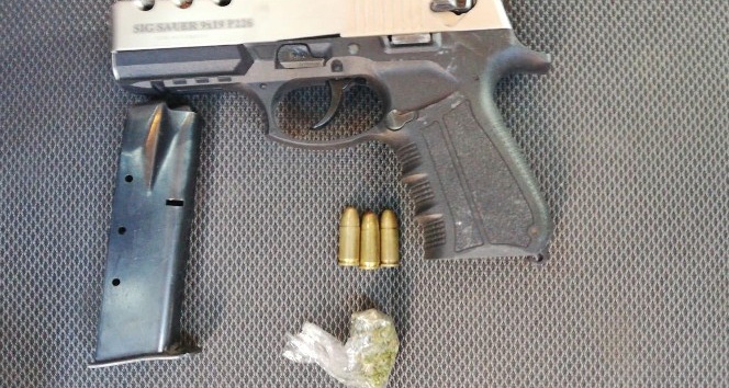 İskenderun’da silah kaçakçılarına operasyon