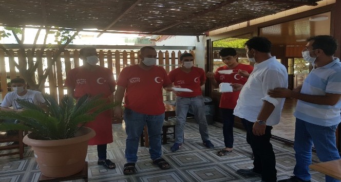 Payas’ta vatandaşa ve esnafa maske dağıtımı