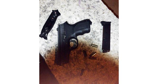 Yaralama suçundan aranan şüpheli silahla ve bıçakla yakalandı