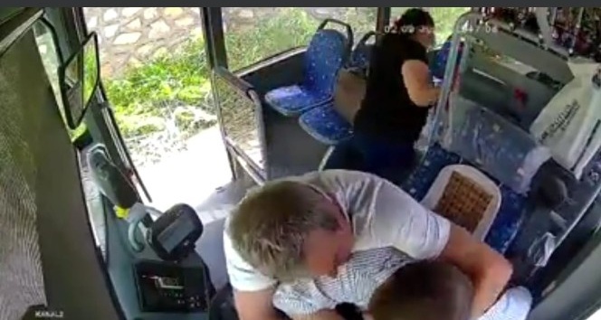 “Maske tak, kart bas” diyen şoförü yumrukladı