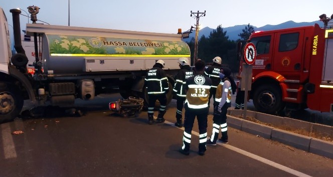 Hassa’da motosiklet sulama tankerine çarptı: 1 ölü