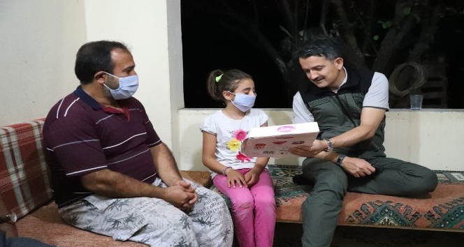 Bakan Pakdemirli, 48 saattir Hatay’da yangın nöbetinde