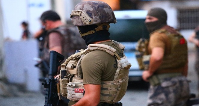 İskenderun’da suç örgütlerine şafak operasyonu