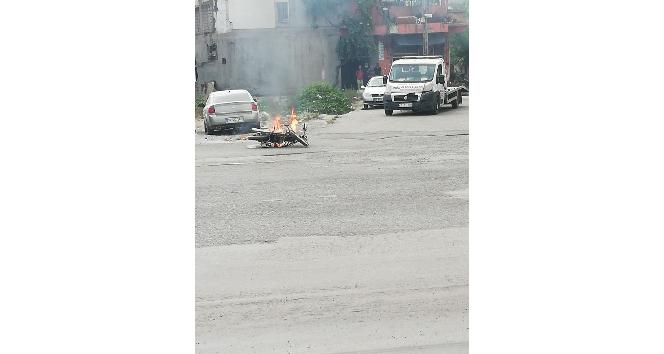 Ceza yazılmasına kızan sürücü motosikletini yaktı