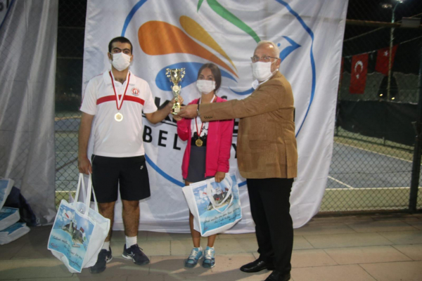 “Cumhuriyet Bayramı Tenis Turnuvasında İSTE yine Şampiyon Oldu”